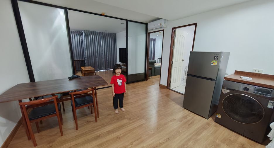 For rent 2 bedrooms condo in Huai Khwang, Bangkok