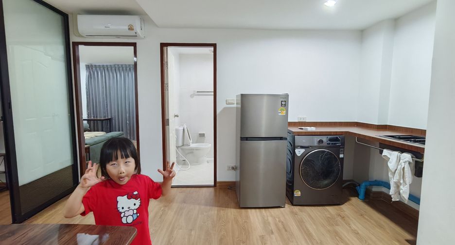 For rent 2 bedrooms condo in Huai Khwang, Bangkok