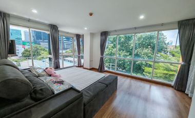 For rent 2 bedrooms condo in Huai Khwang, Bangkok