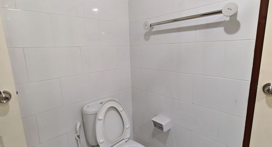 For rent 2 bedrooms condo in Huai Khwang, Bangkok
