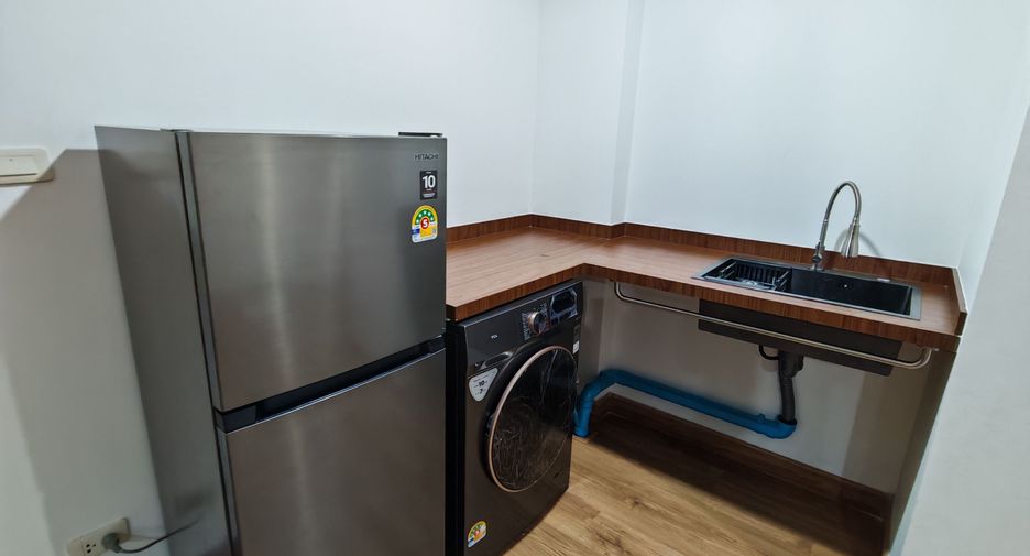 For rent 2 bedrooms condo in Huai Khwang, Bangkok