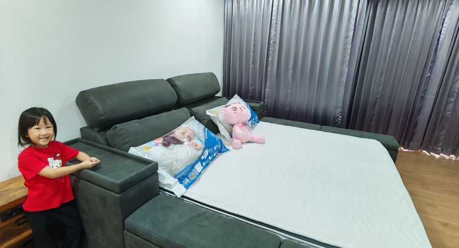 For rent 2 bedrooms condo in Huai Khwang, Bangkok