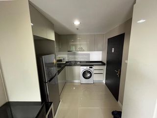Condo en alquiler de 2 habitaciones en Huai Khwang, Bangkok
