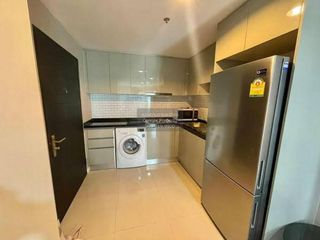 Condo en alquiler de 2 habitaciones en Huai Khwang, Bangkok