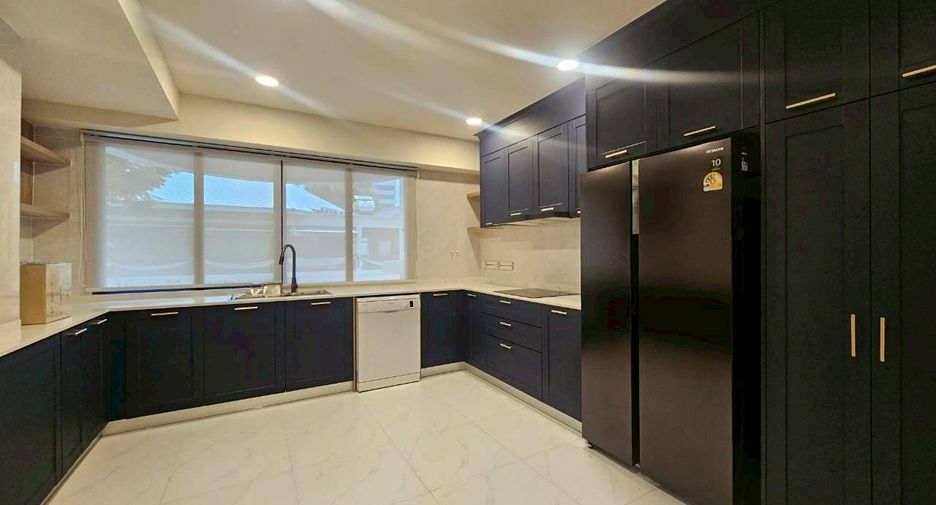 For rent 3 ベッドルーム condo in Watthana, Bangkok
