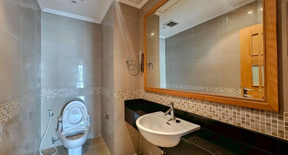 Wohnung zur Miete mit 3 Zimmer in Watthana, Bangkok