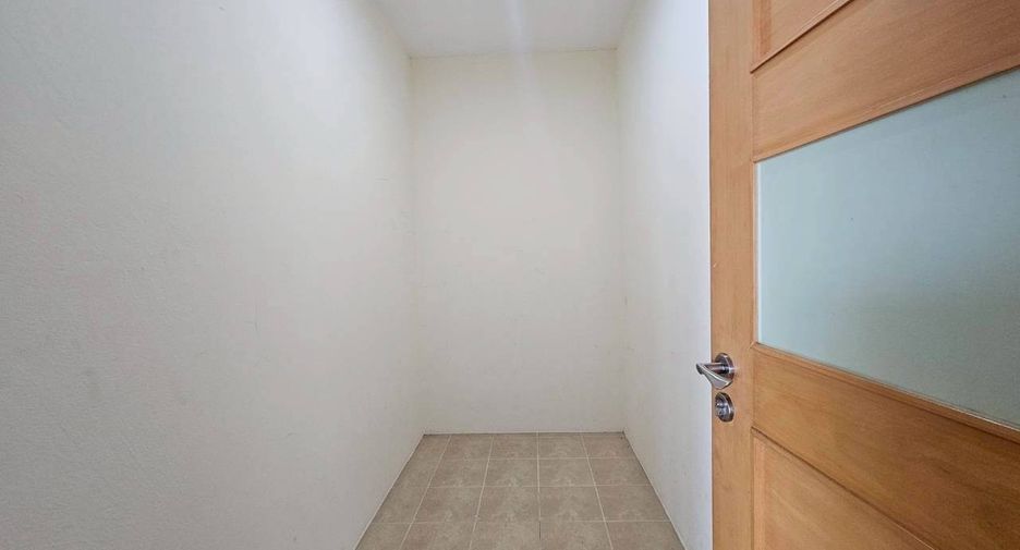 Wohnung zur Miete mit 3 Zimmer in Watthana, Bangkok
