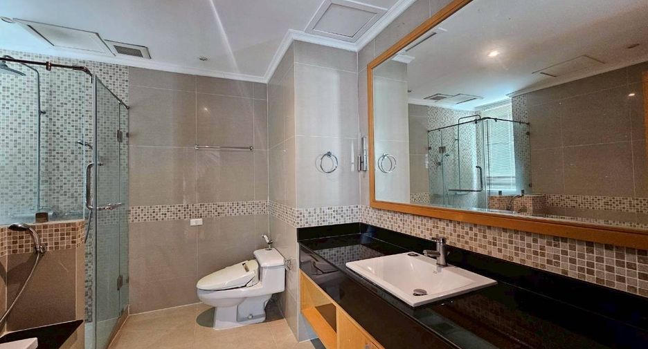 Wohnung zur Miete mit 3 Zimmer in Watthana, Bangkok