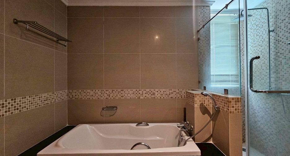 Wohnung zur Miete mit 3 Zimmer in Watthana, Bangkok