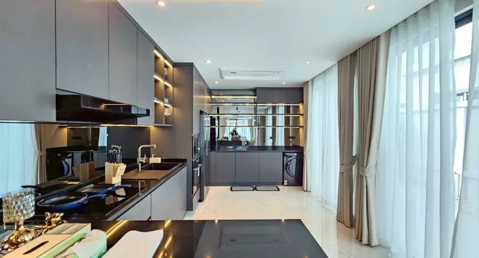 For sale 4 bedrooms villa in Jomtien, Pattaya