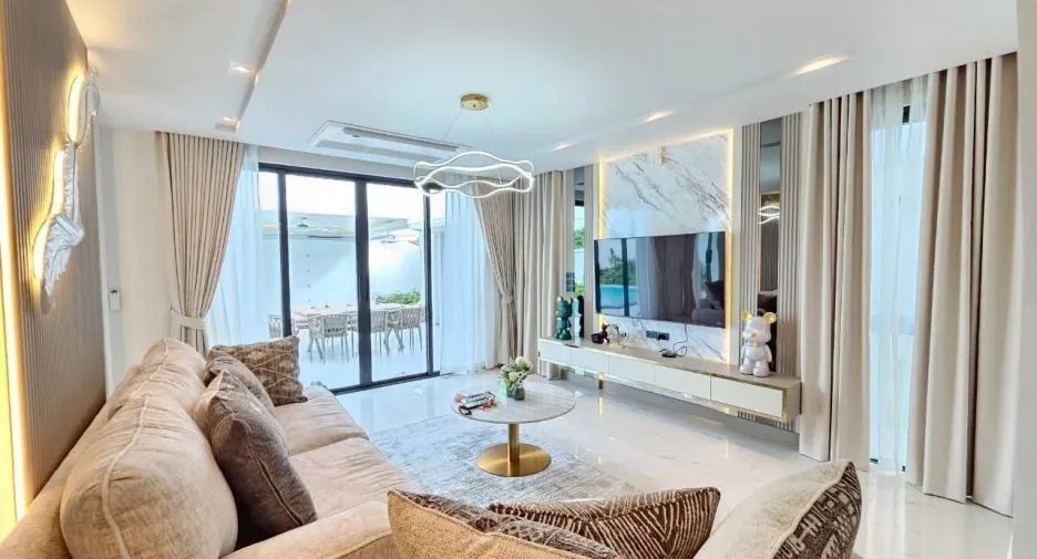 For sale 4 bedrooms villa in Jomtien, Pattaya