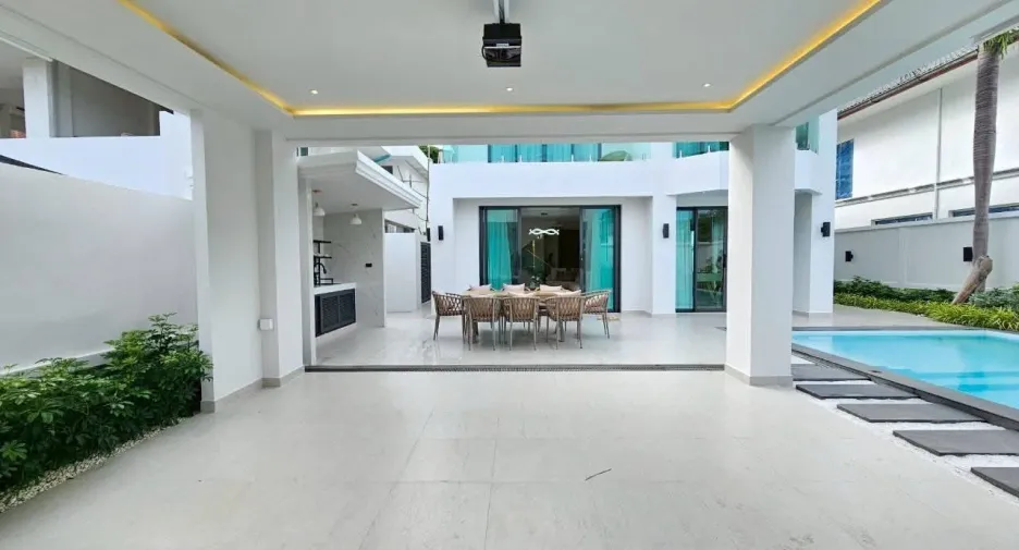 For sale 4 bedrooms villa in Jomtien, Pattaya