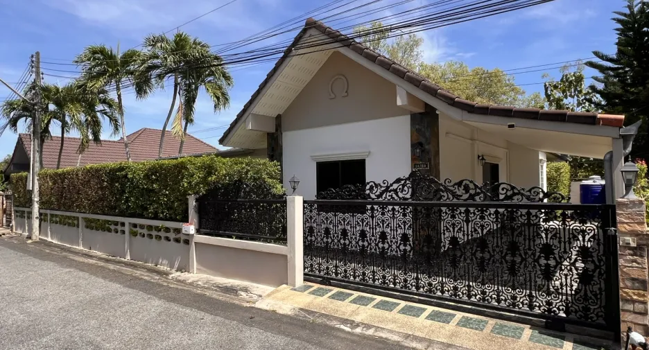For sale 3 bedrooms villa in Bang Lamung, Chonburi