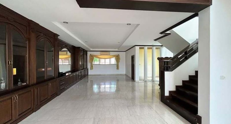 For sale 5 bedrooms villa in Central Pattaya, Pattaya