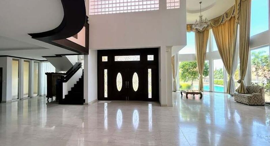 For sale 5 bedrooms villa in Central Pattaya, Pattaya