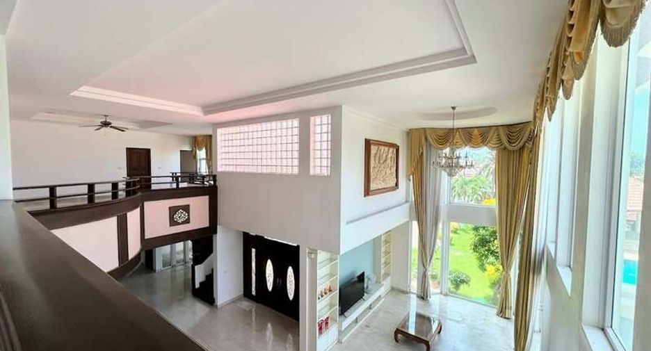 For sale 5 bedrooms villa in Central Pattaya, Pattaya