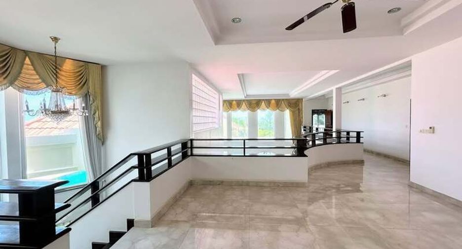 For sale 5 bedrooms villa in Central Pattaya, Pattaya