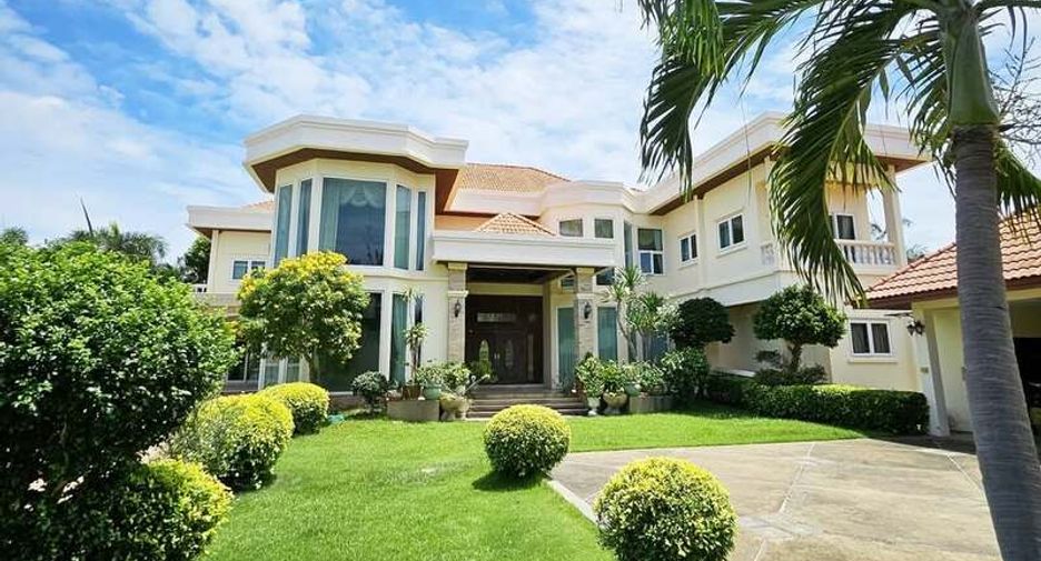 For sale 5 bedrooms villa in Central Pattaya, Pattaya