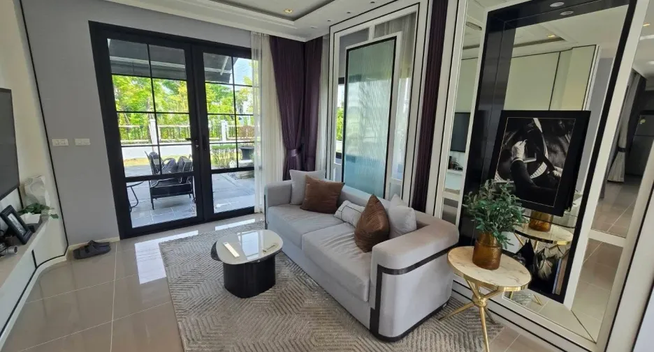Casa en alquiler de 3 habitaciones en Bang Phli, Samut Prakan