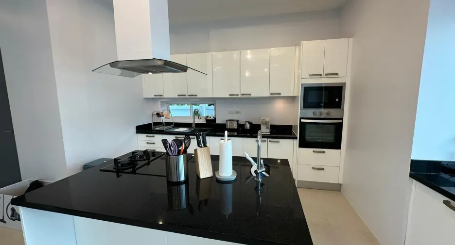 À vendre et à louer 4 chambres villa à Mueang Phuket, Phuket