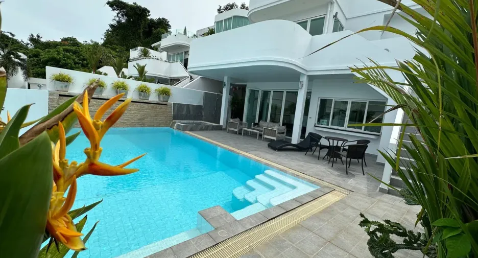 À vendre et à louer 4 chambres villa à Mueang Phuket, Phuket
