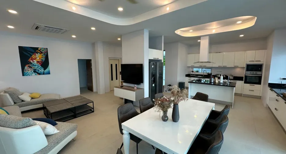 À vendre et à louer 4 chambres villa à Mueang Phuket, Phuket