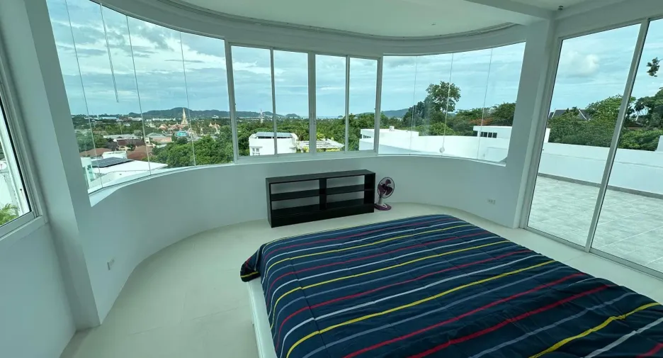 À vendre et à louer 4 chambres villa à Mueang Phuket, Phuket