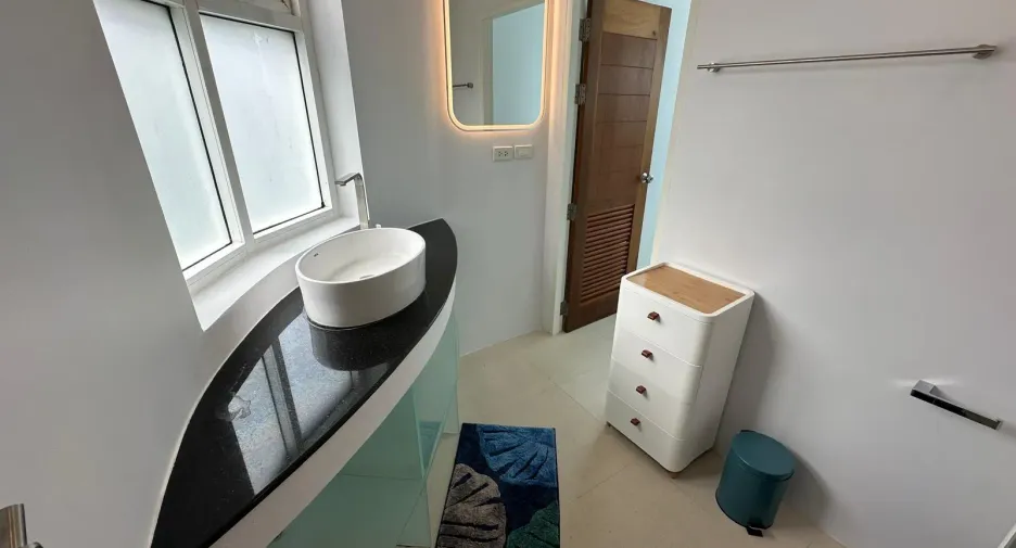 À vendre et à louer 4 chambres villa à Mueang Phuket, Phuket