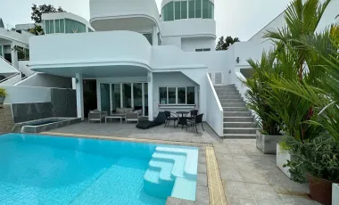 À vendre et à louer 4 chambres villa à Mueang Phuket, Phuket