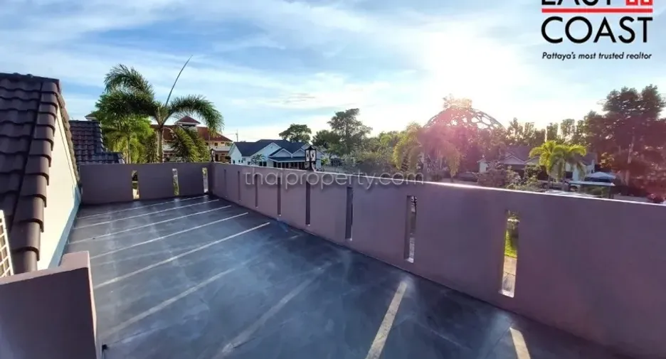 For rent and for sale 4 bedrooms house in Bang Lamung, Chonburi