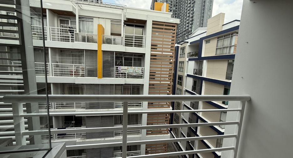 For sale studio condo in Phra Khanong, Bangkok