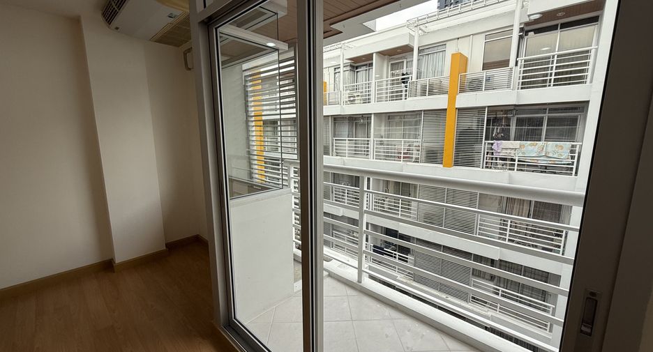 For sale studio condo in Phra Khanong, Bangkok