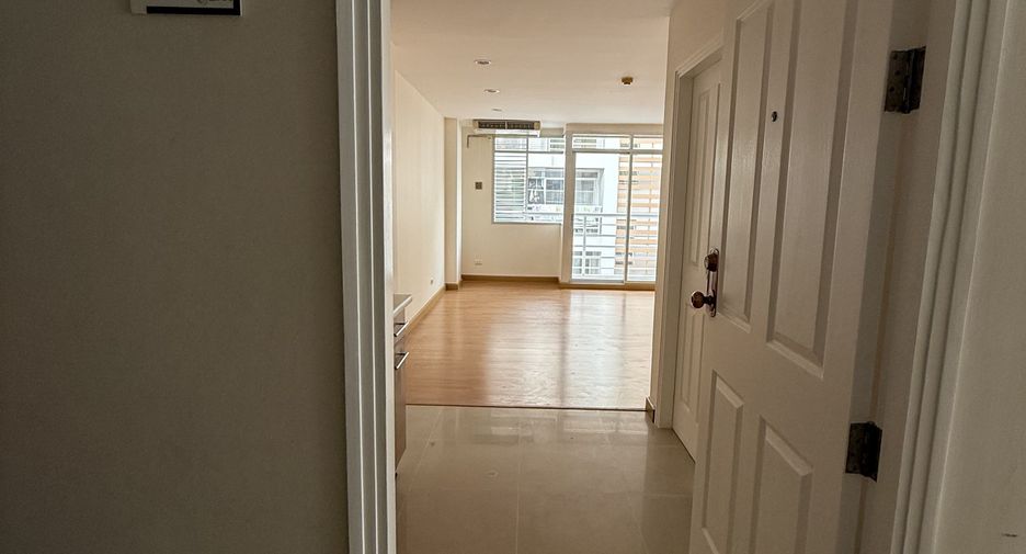 For sale studio condo in Phra Khanong, Bangkok
