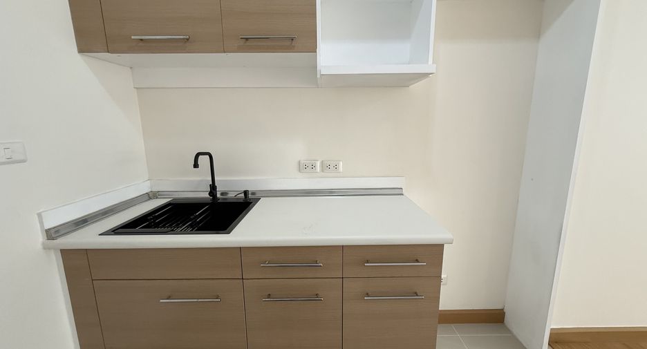 For sale studio condo in Phra Khanong, Bangkok
