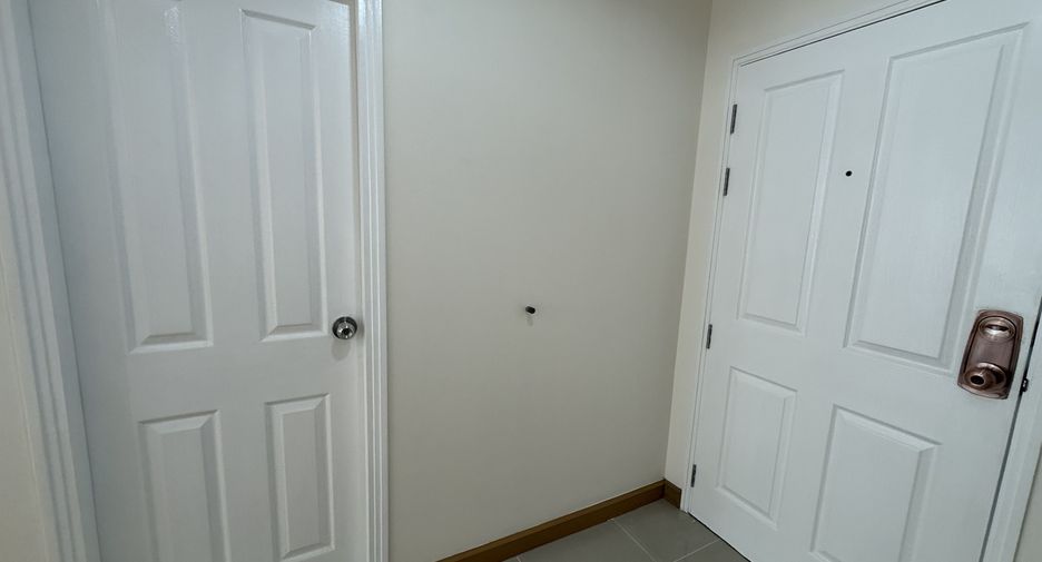 For sale studio condo in Phra Khanong, Bangkok