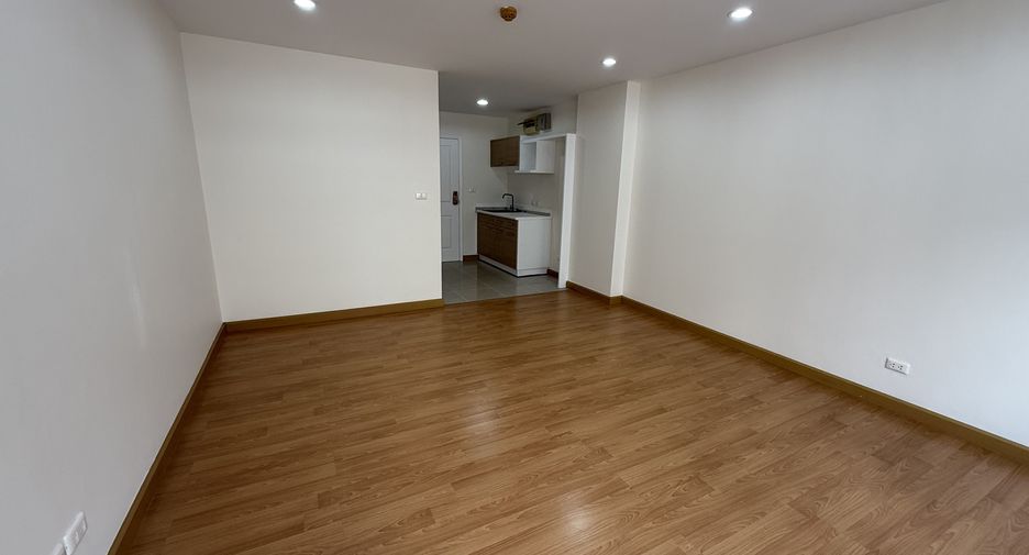 For sale studio condo in Phra Khanong, Bangkok
