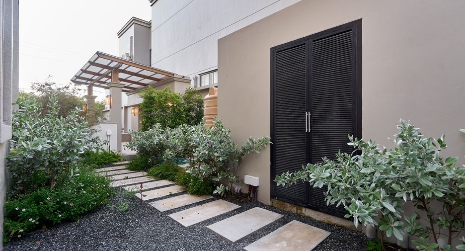 For sale 4 bedrooms villa in Hang Dong, Chiang Mai