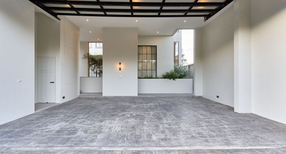 For sale 4 bedrooms villa in Hang Dong, Chiang Mai