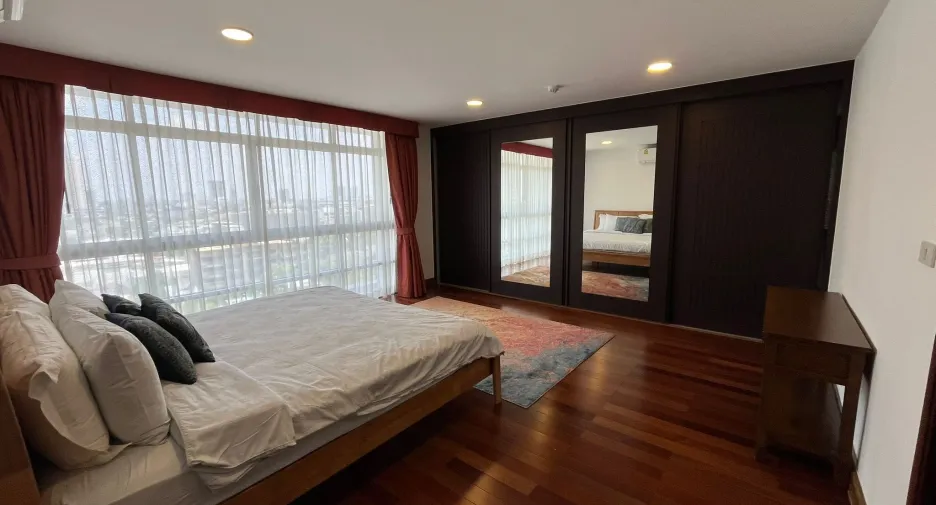 For sale and for rent 3 bedrooms condo in Watthana, Bangkok