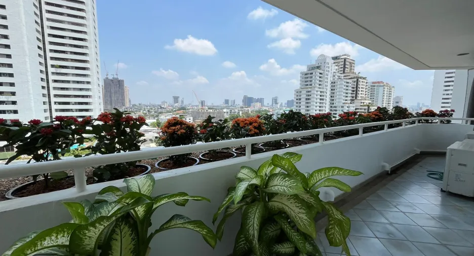 For sale and for rent 3 bedrooms condo in Watthana, Bangkok
