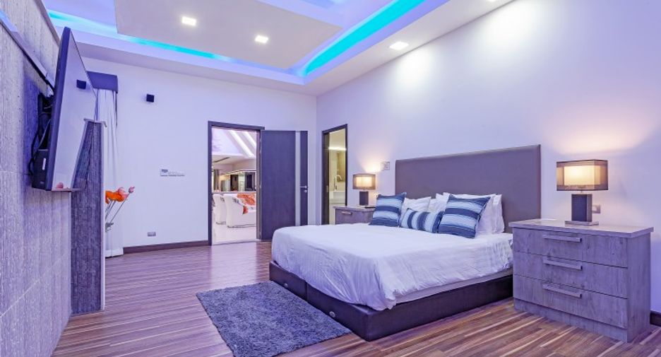 For sale 4 bedrooms house in Pratumnak, Pattaya