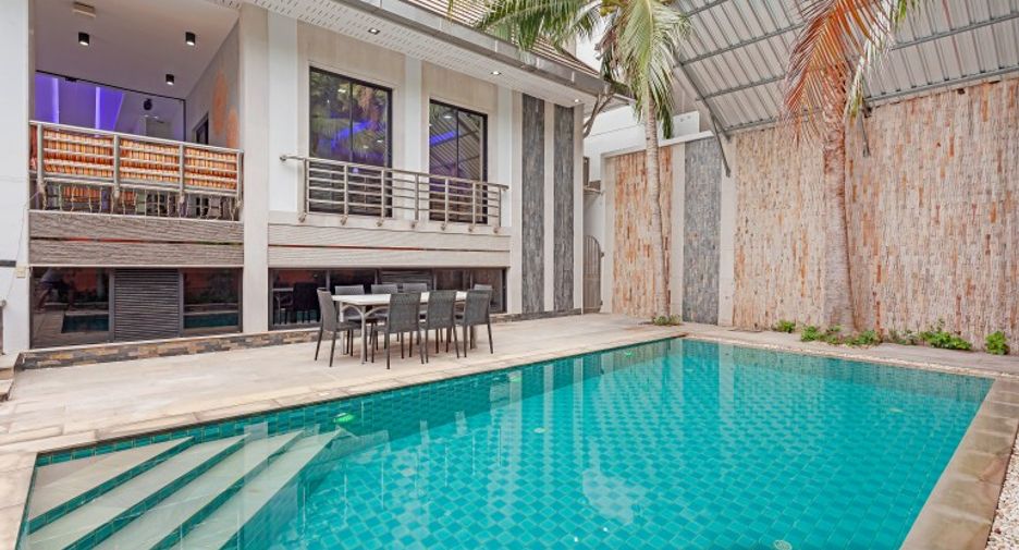 For sale 4 bedrooms house in Pratumnak, Pattaya