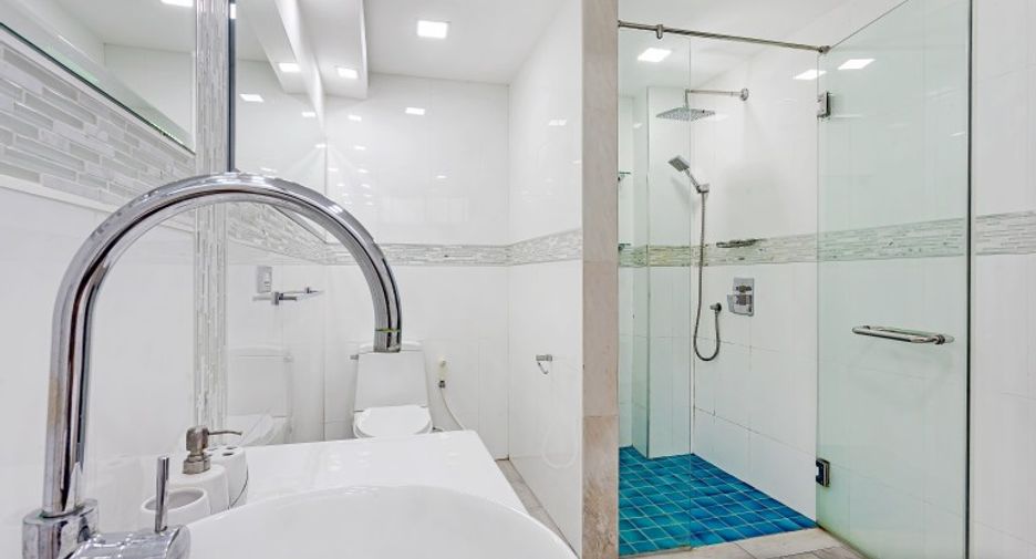 For sale 4 bedrooms house in Pratumnak, Pattaya
