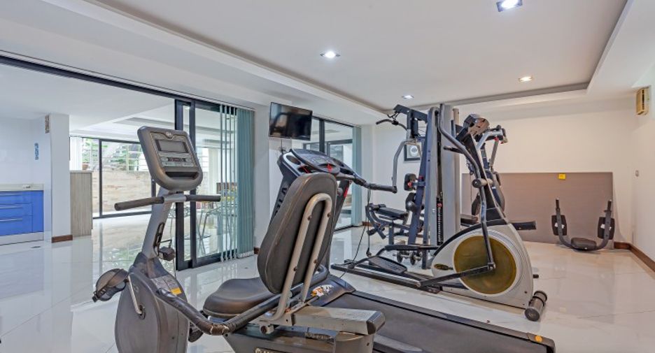 For sale 4 bedrooms house in Pratumnak, Pattaya