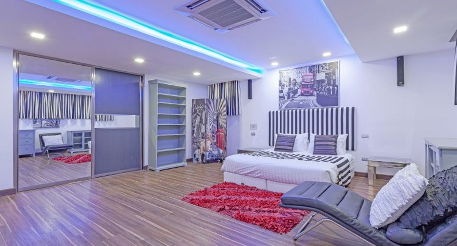 For sale 4 bedrooms house in Pratumnak, Pattaya