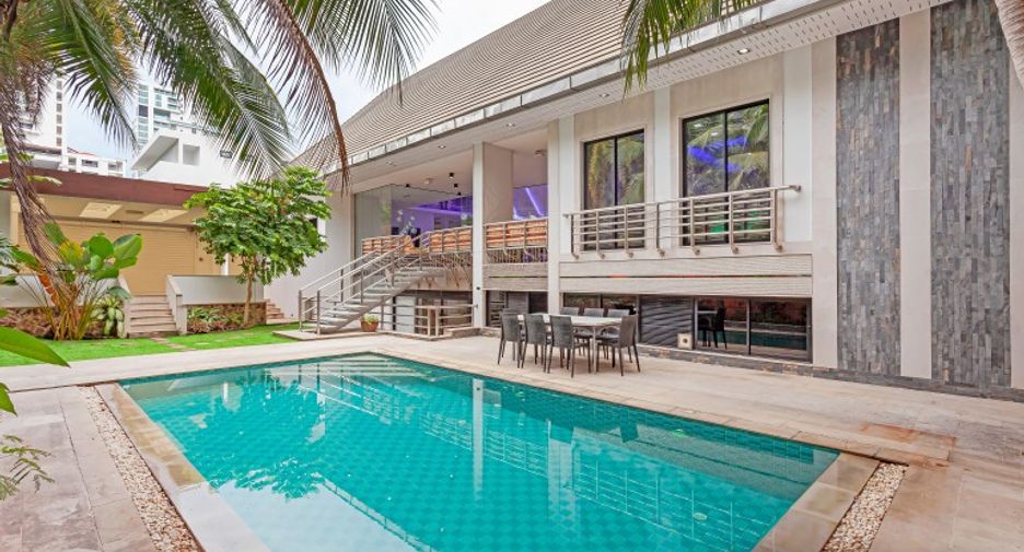 For sale 4 bedrooms house in Pratumnak, Pattaya