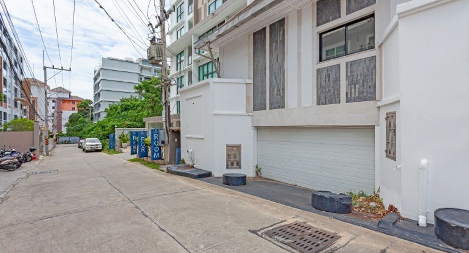 For sale 4 bedrooms house in Pratumnak, Pattaya