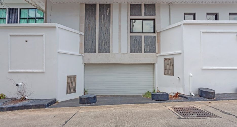 For sale 4 bedrooms house in Pratumnak, Pattaya
