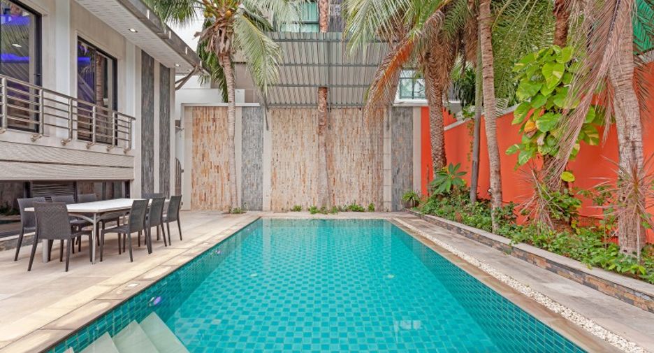 For sale 4 bedrooms house in Pratumnak, Pattaya