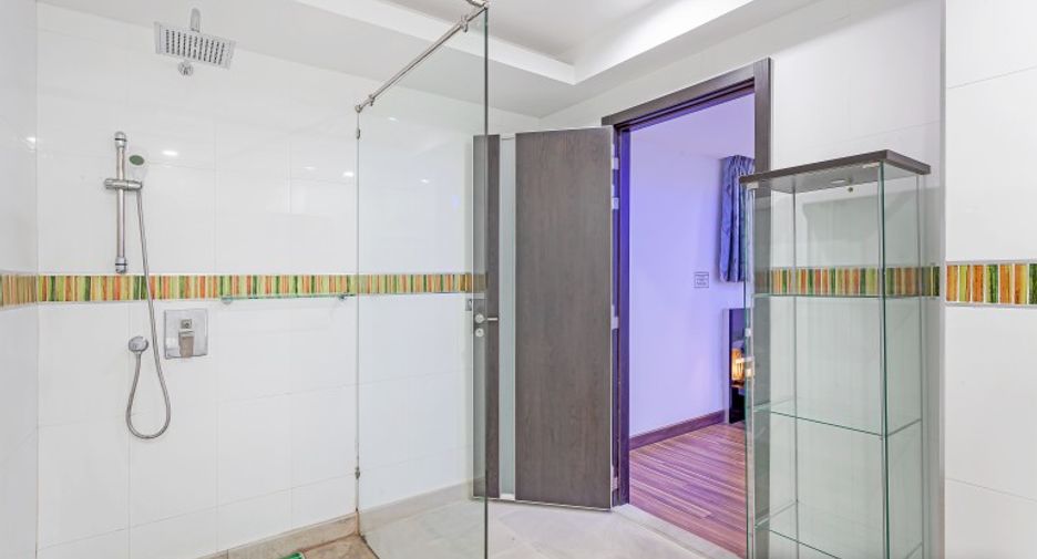For sale 4 bedrooms house in Pratumnak, Pattaya
